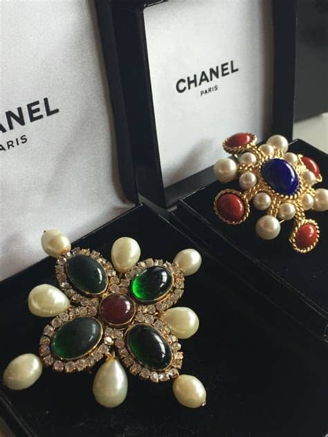 Chanel Pendant Brooch